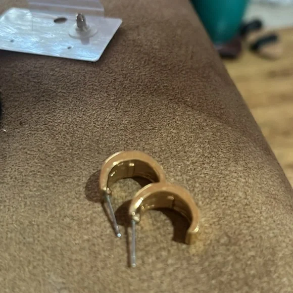 Vintage Roman Goldtone rhinestone red/white pierced Hoop earrings - Picture 3 of 5